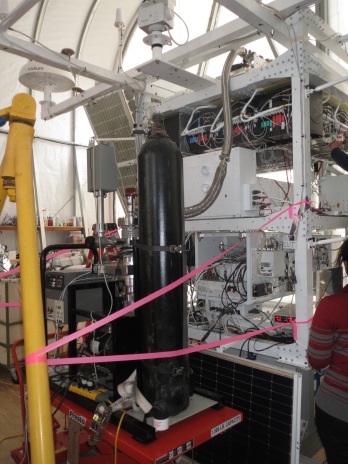 We hooked up the pump for the cryostat's final pump down. Hooking it up when it's on the gondola is quite a challenge!